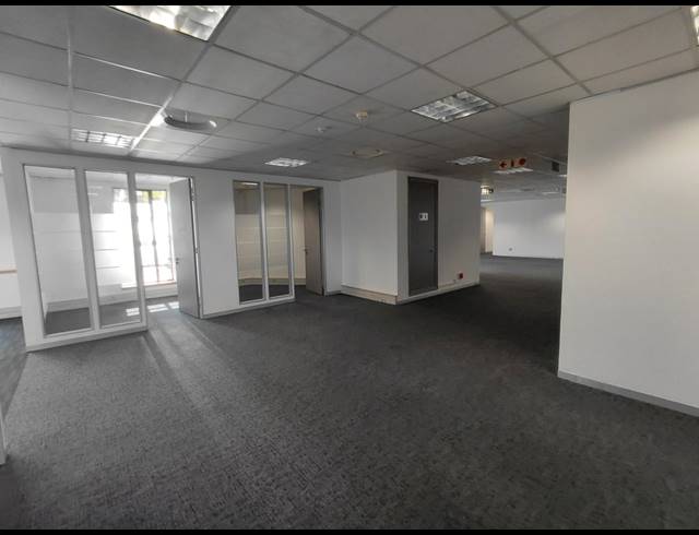 429M² OFFICE TO LET IN BRYANSTON